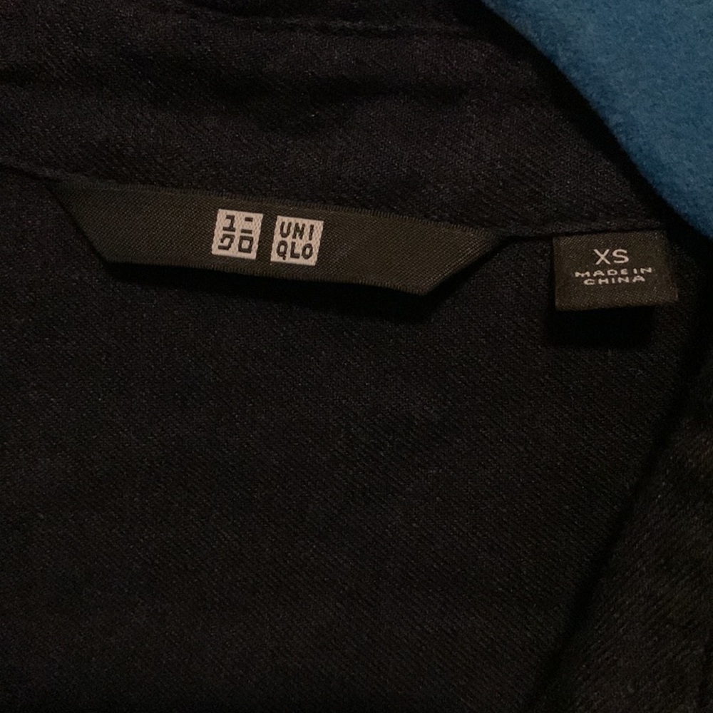 Uniqlo button down - Picture 2 of 3